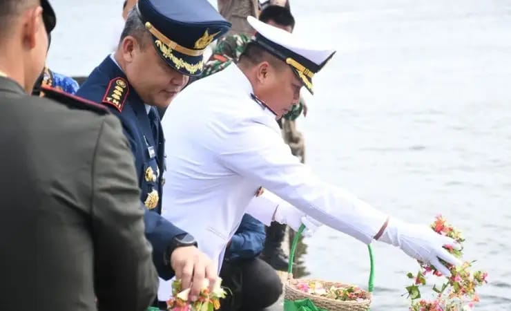 Kenang Jasa Para Pahlawan, Kodim 1710/Mimika Bersama Satuan TNI Di Mimika Gelar Upacara Tabur Bunga Dalam Rangka HUT Ke-80 TNI Tahun 2025