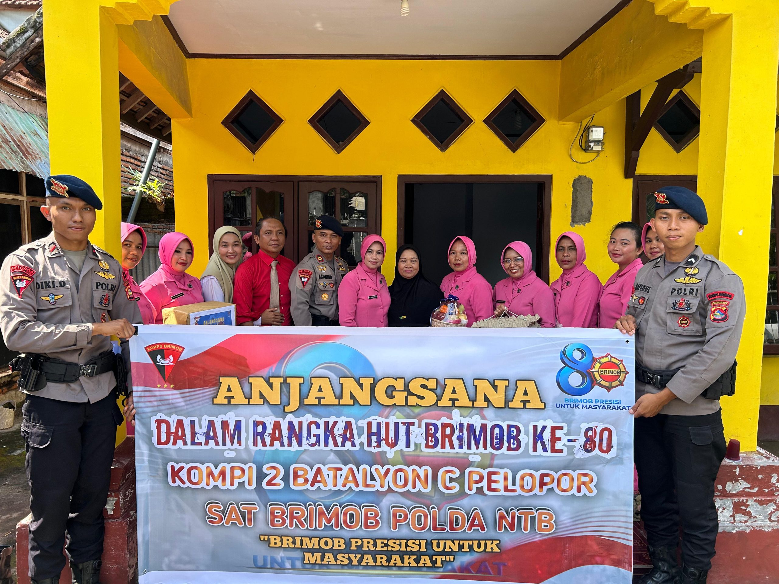 Bentuk Kepedulian, Anggota Kompi 2 Batalyon C Pelopor Satbrimob Polda NTB Lakukan Kunjungan Kepada Anggota Yang Sakit